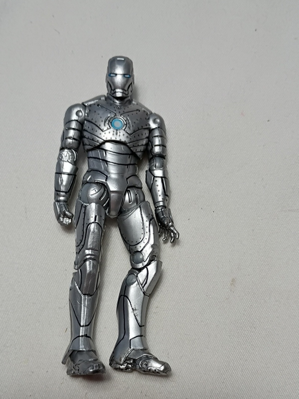 EUC 2010 Marvel Iron Man 2 Action Figure Mark II Iron Man